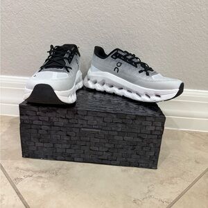 On Running Cloudtilt Black Sneakers, never worn